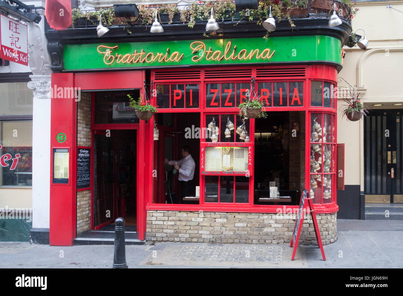 Trattoria Italiana ristorante italiano, Wardour Street, Chinatown, London, England, Regno Unito Foto Stock