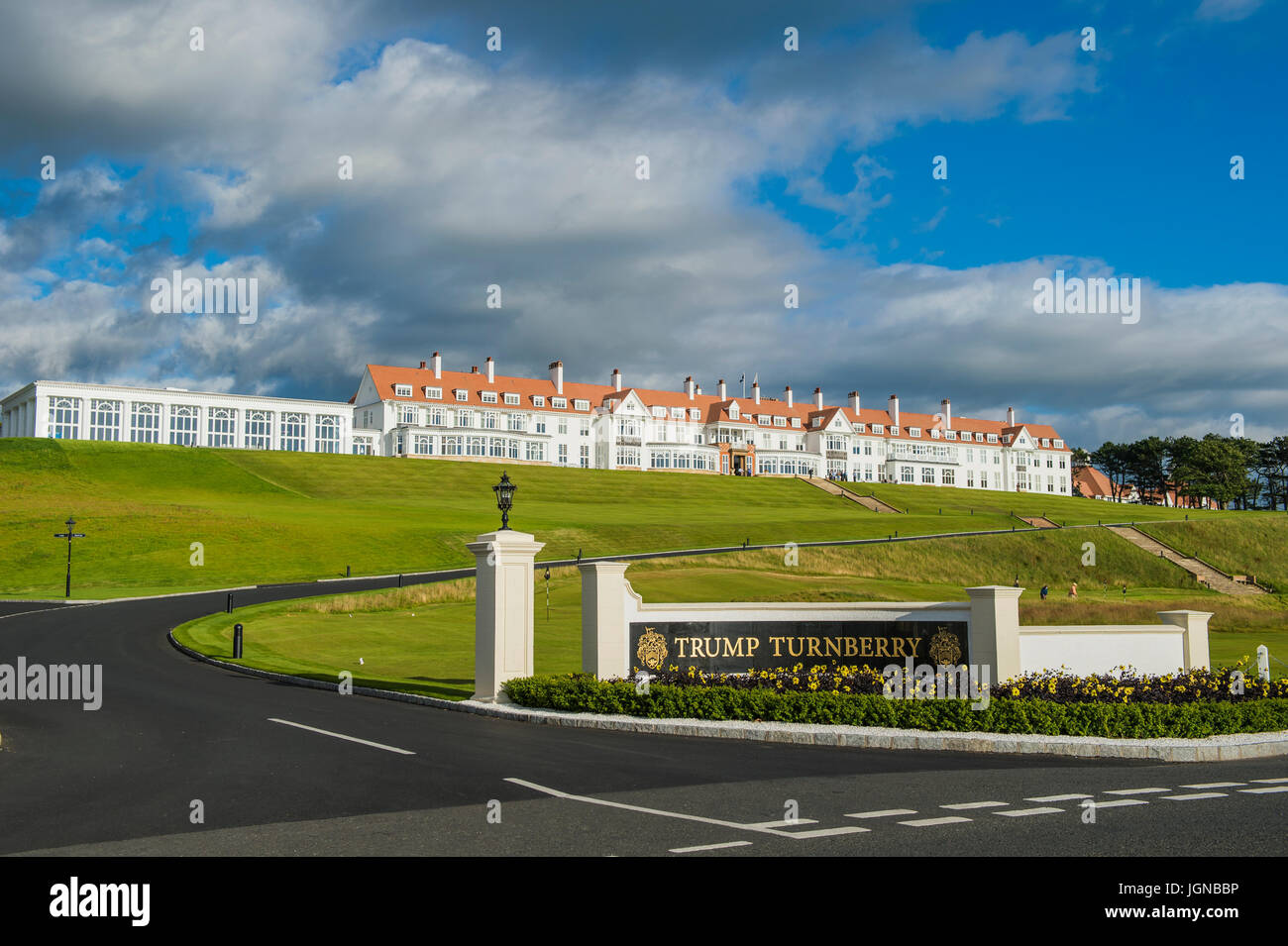 Turnberry, Scotland, Regno Unito - 4 Agosto 2016: l'ingresso principale al Trump Turnberry, un albergo di lusso situato sulla costa ovest della Scozia. Foto Stock