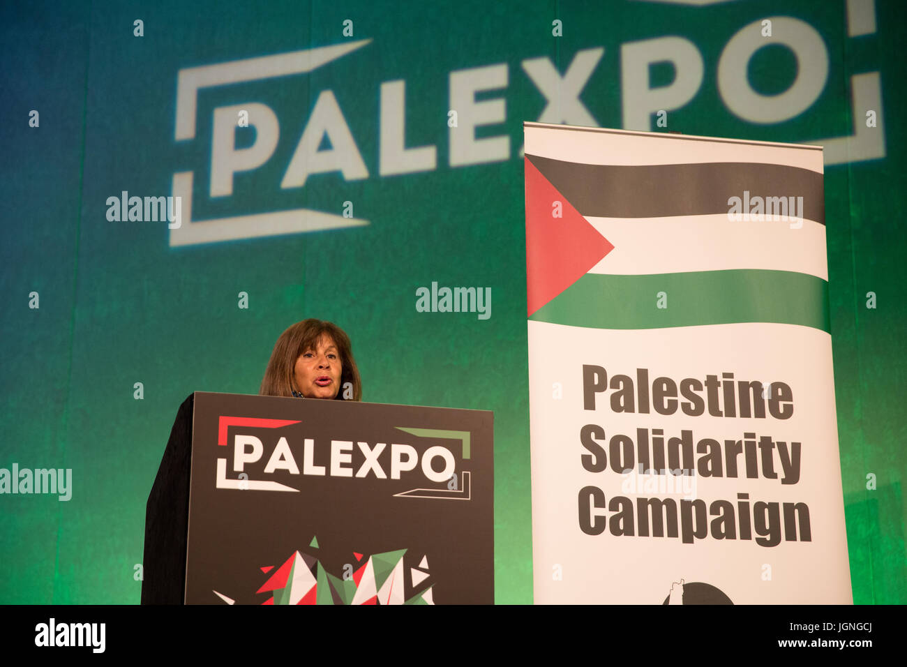 Londra, Regno Unito. 8 Luglio, 2017. Dr Ghada Karmi, medico palestinese di medicina, autore e accademico, affronta una sessione di Palestina Expo intitolata "Da Balfour di Apartheid'. Il 2017 segna il centenario della Dichiarazione Balfour. Credito: Mark Kerrison/Alamy Live News Foto Stock