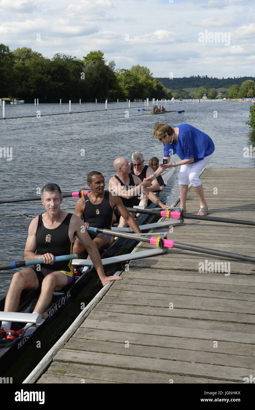 Henley on Thames, Regno Unito. 8 lug 2017. Henley, UK. 8 Luglio, 2017. Finali della giornata a Henley Regatta Credito: David Hammant/Alamy Live News Foto Stock