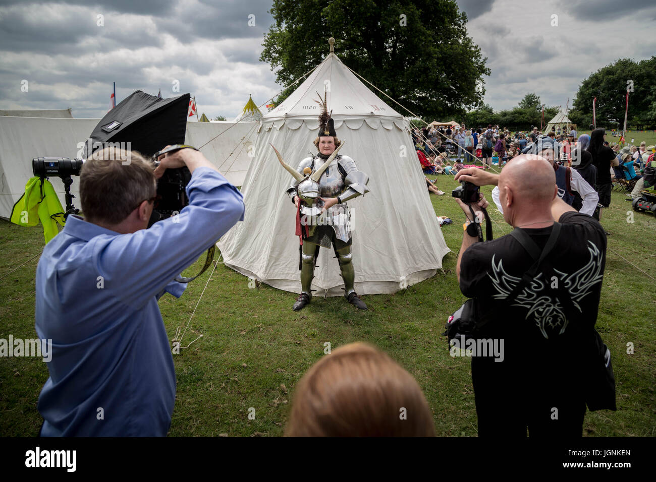 Londra, Eltham, Regno Unito. 8 Luglio, 2017. Grand giostra medievale a Eltham Palace © Guy Corbishley/Alamy Live News Foto Stock