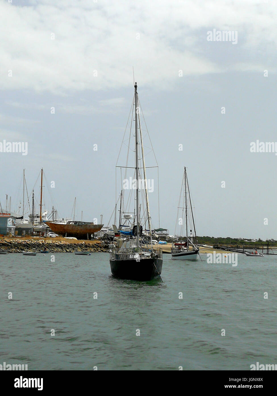 Barche a vela ancorata, Olhao porto, Purtugal, 2017/06/24; 12:04 P.M., solo uso editoriale Foto Stock