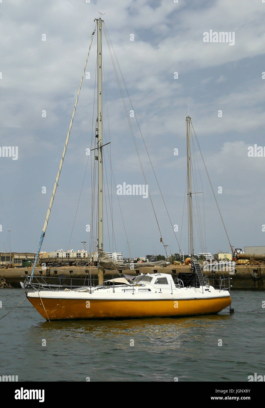 Barche a vela ancorata, Olhao porto, Purtugal, 2017/06/24; 12:04 P.M., solo uso editoriale Foto Stock