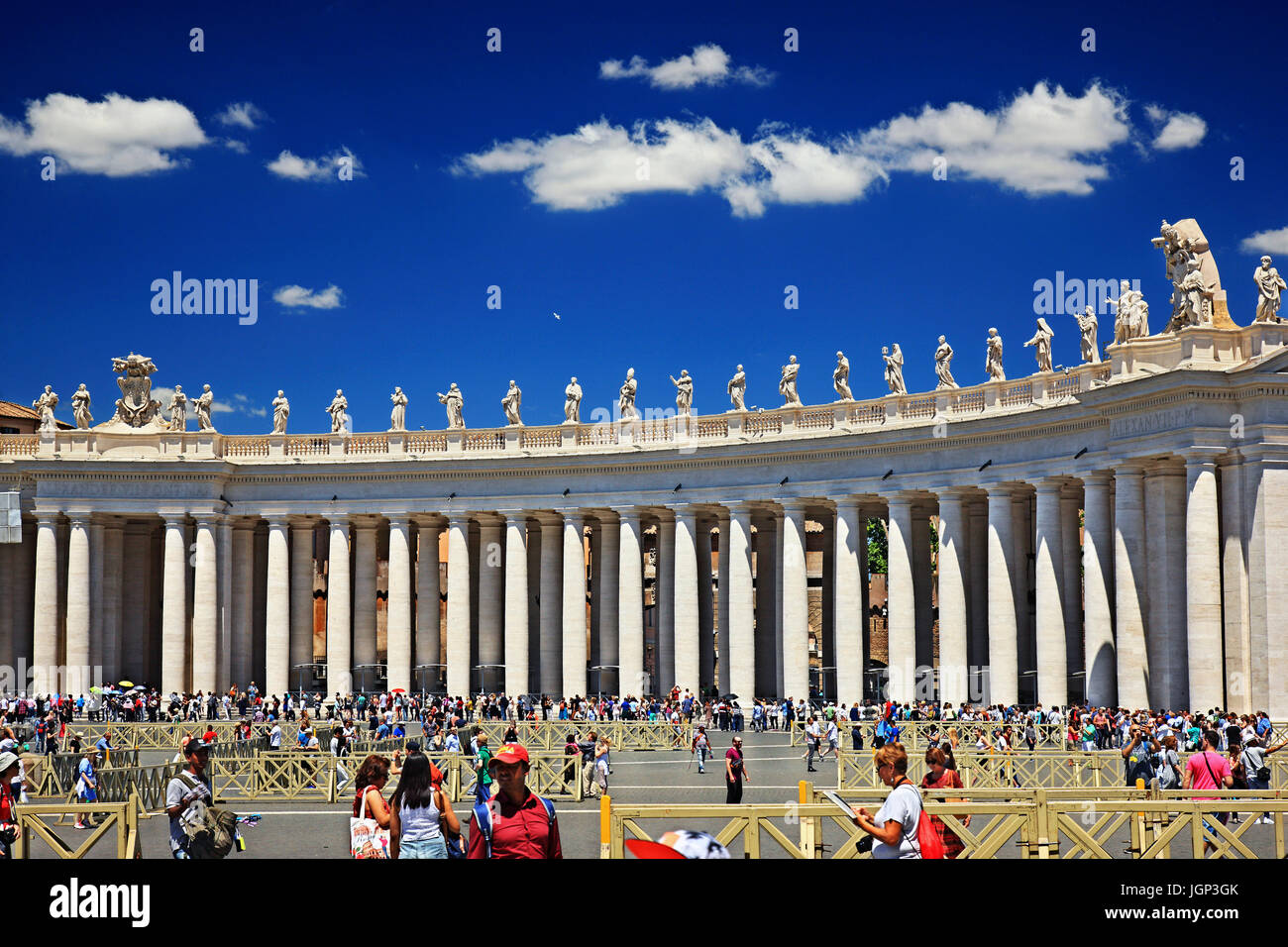 Presso la Piazza di San Pietro (St. Piazza San Pietro) nella parte anteriore della Basilica di San Pietro e la Città del Vaticano. Foto Stock