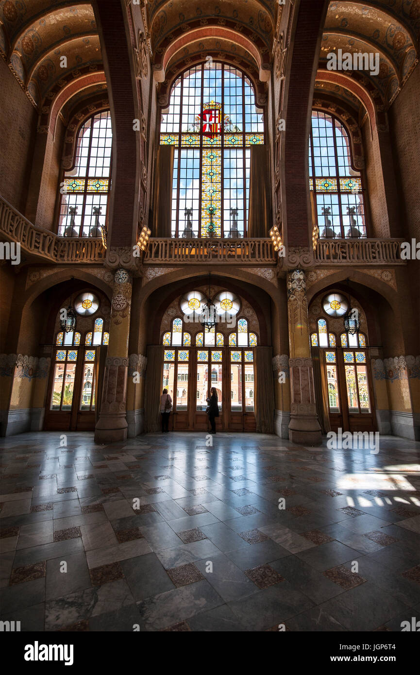 Decorate il vetro al piombo in windows lo storico complesso ospedaliero di Hospital de Sant Pau, Barcellona, ​​Spain Foto Stock