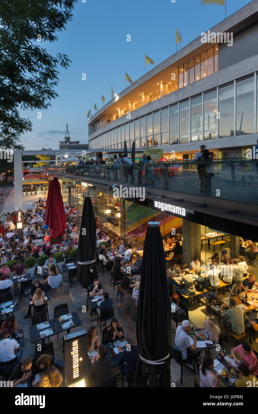 Royal Festival Hall, South Bank di Londra al crepuscolo Foto Stock