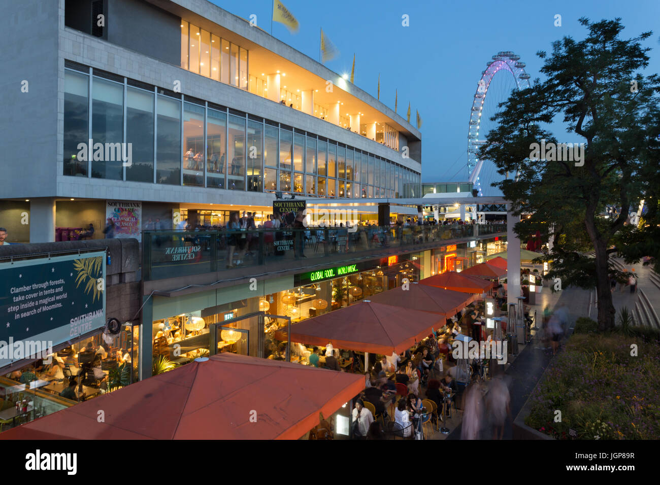 Royal Festival Hall, South Bank di Londra al crepuscolo Foto Stock