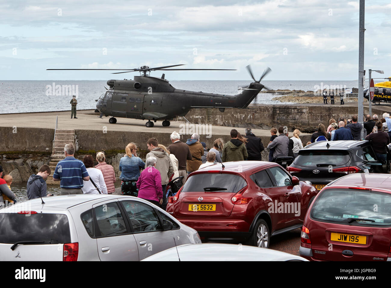 Royal Air Force XW209 Westland Puma elicottero preparando per il decollo delle forze armate giorno bangor Irlanda del Nord Foto Stock