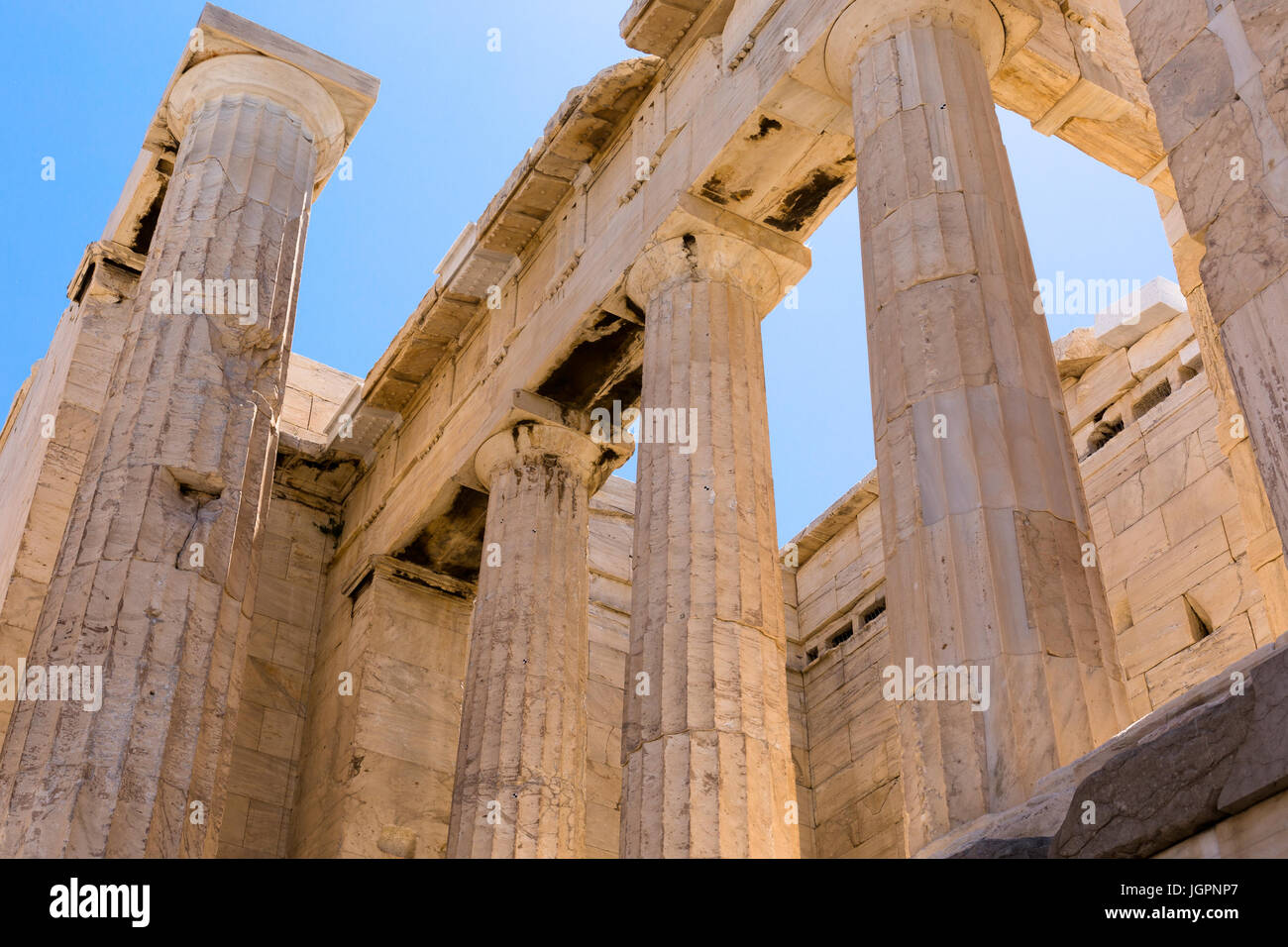 I propilei, la grande entrata all'Acropoli di Atene, Grecia Foto Stock