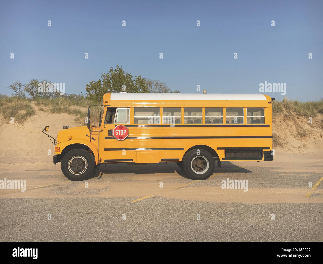 Prima di felce. Soddisfare la coppia che hanno trasformato un 24-piede American School bus in una splendida casa sulla strada chiamata felce. Invidia di induzione di una foto Foto Stock