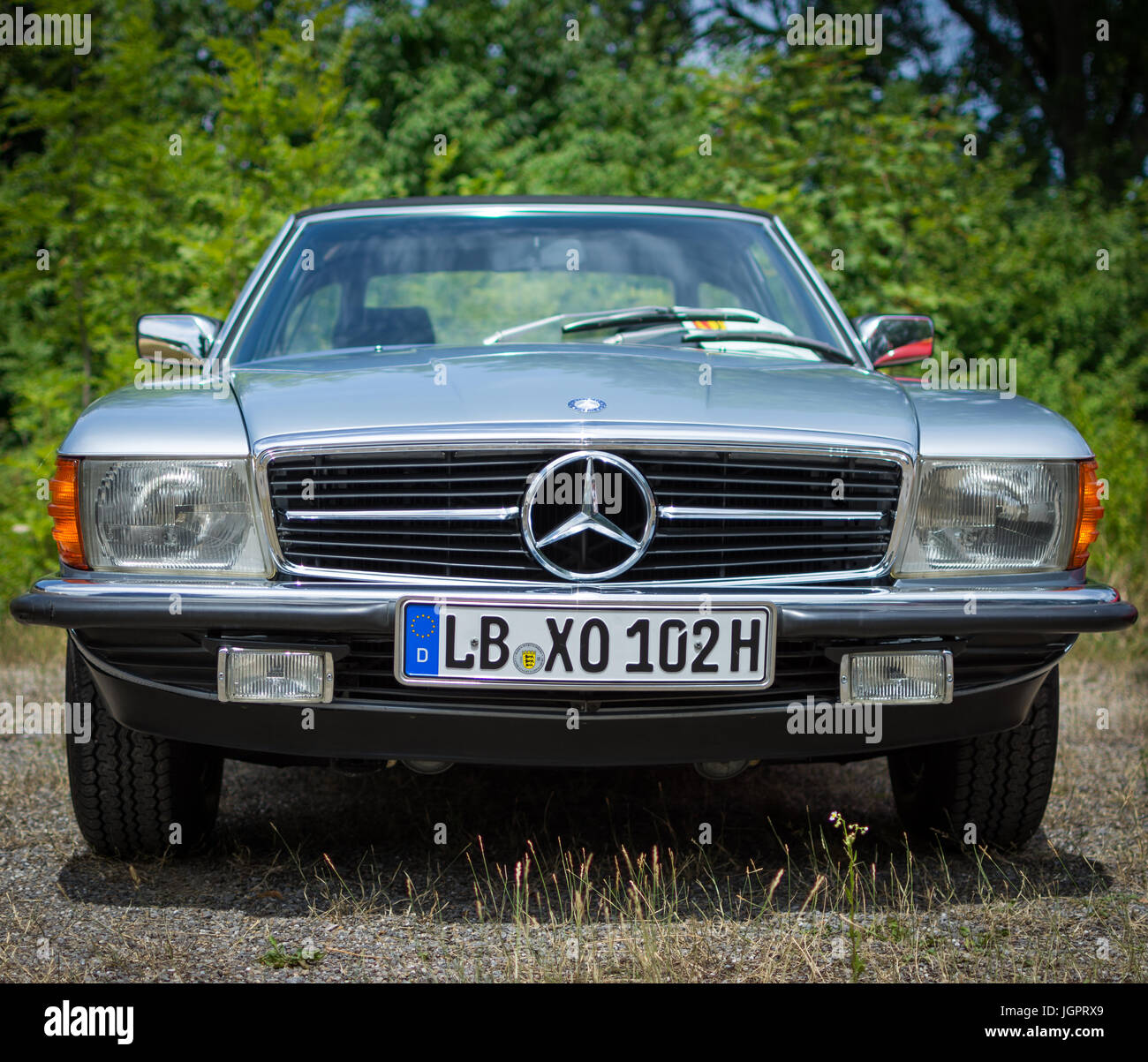 Enzwaihingen, Germania. 9 lug 2017. i dieci anni di riunione della oldtimerfreunde enzweihinge e.v. ha avuto luogo oggi in enzwaihingen, vicino alla città di Stoccarda. L'incontro ha visto la partecipazione di quasi tutti i membri del club insieme con loro più bei ed oggetti preziosi. Da una bicicletta costruita nel 1897 per i primi modelli di autovettura che servivano al trasporto merci. Credito: adochitei cristian/alamy live news Foto Stock