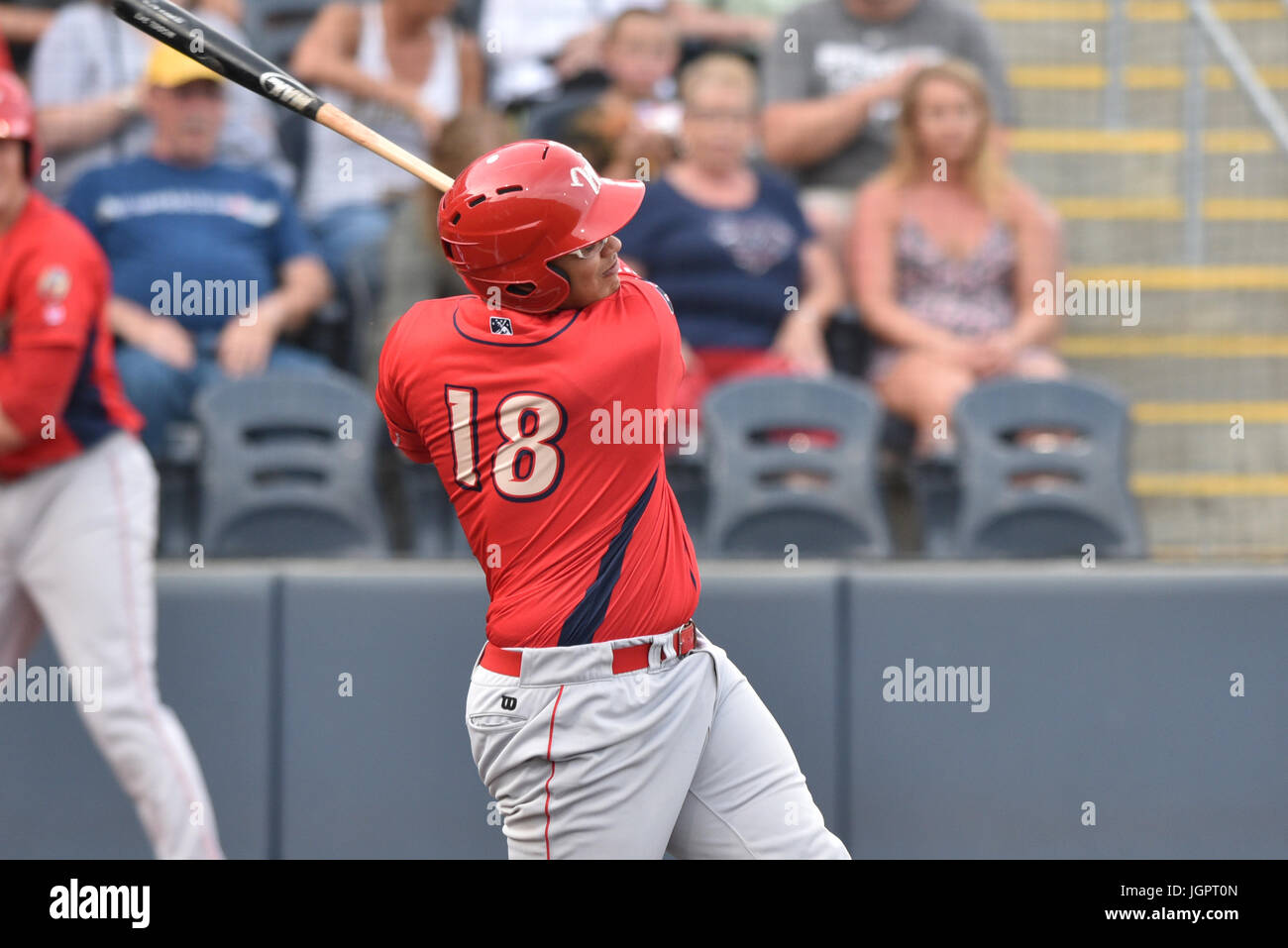 Morgantown, West Virginia, USA. 3 Luglio, 2017. Williamsport Crosscutters diritto fielder JHAILYN ORTIZ (18) pipistrelli durante il mese di luglio 3, 2017 Nuovo York-Penn partita del campionato a Monongalia County Ballpark in Morgantown WV. Credito: Ken Inness/ZUMA filo/Alamy Live News Foto Stock