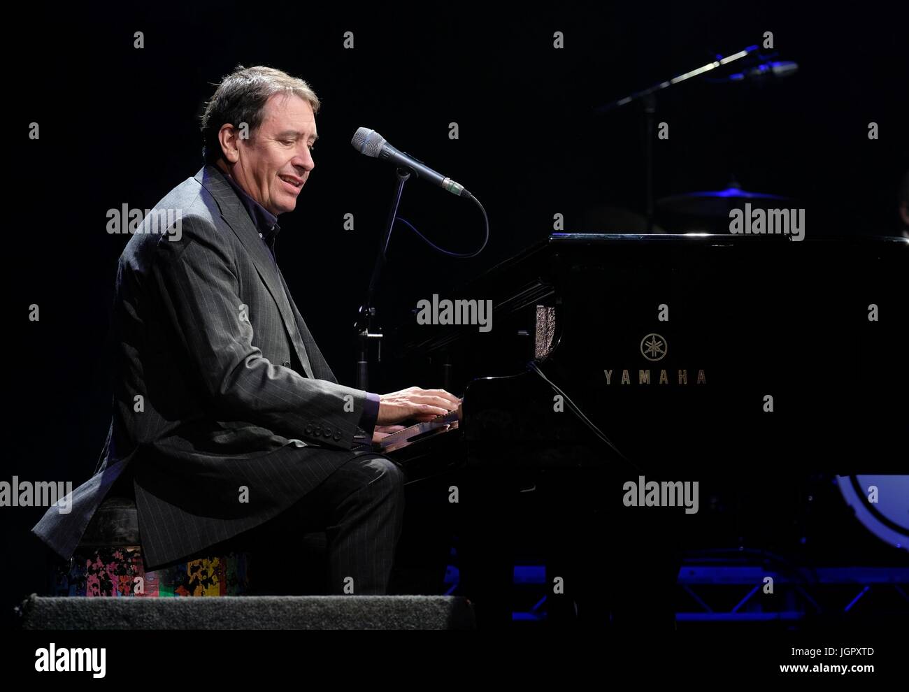 Grande Tew, Oxfordshire, Regno Unito. 9 Luglio, 2017. Festival Cornbury Giorno 3 - British pianista, cantante e cantautore Jools Holland in esecuzione al Festival Cornbury, Oxfordshire 9 luglio 2017 Credit: DFP/fotografica Alamy Live News Foto Stock