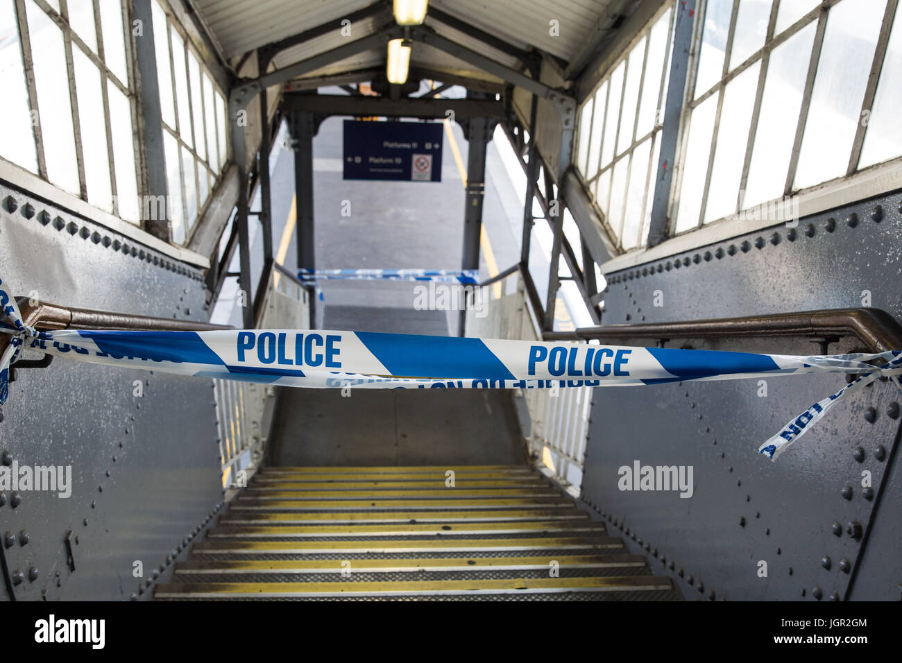 Londra, Regno Unito. 10 Luglio, 2017. Nastro di polizia che indica una zona di Paddington Station che è stata chiusa al pubblico a causa di un avviso di sicurezza a seguito della scoperta di un 'suspicious elemento'. Credito: Mark Kerrison/Alamy Live News Foto Stock