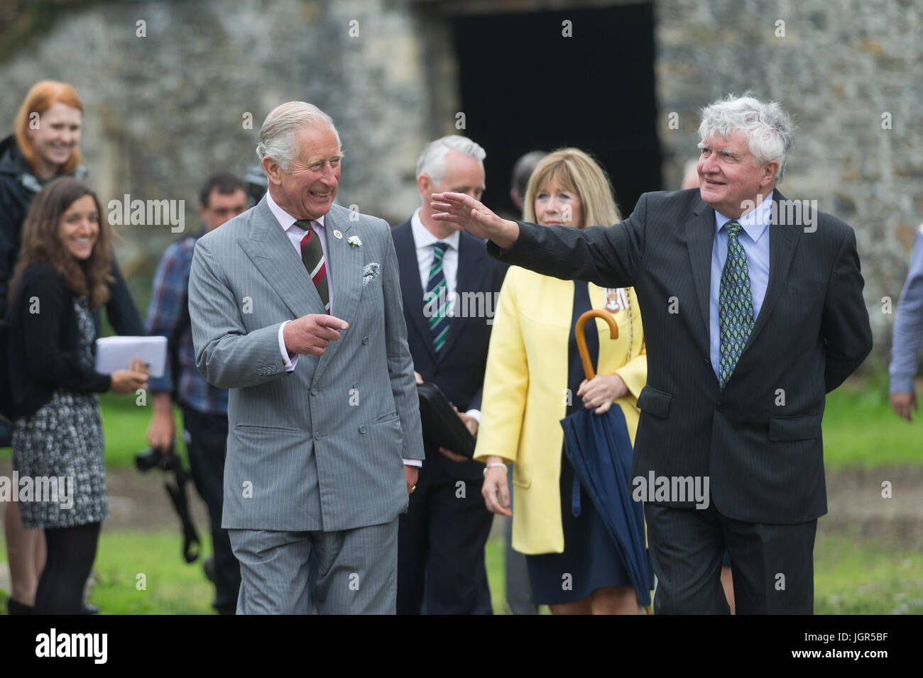 Il Principe di Galles sulla sua visita a Strata Florida, il sito di un ex Abbazia Cistercense vicino Pontrhydfendigaid come egli continua il suo tour estivo intorno al Galles. Credito: Ian Jones/Alamy Live News Foto Stock