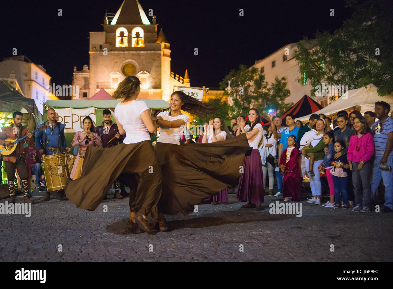 Elvas, Portogallo - jun, 30, 2017; ballerini medievale, a partecipare al festival medievale di elvas, Portogallo Foto Stock