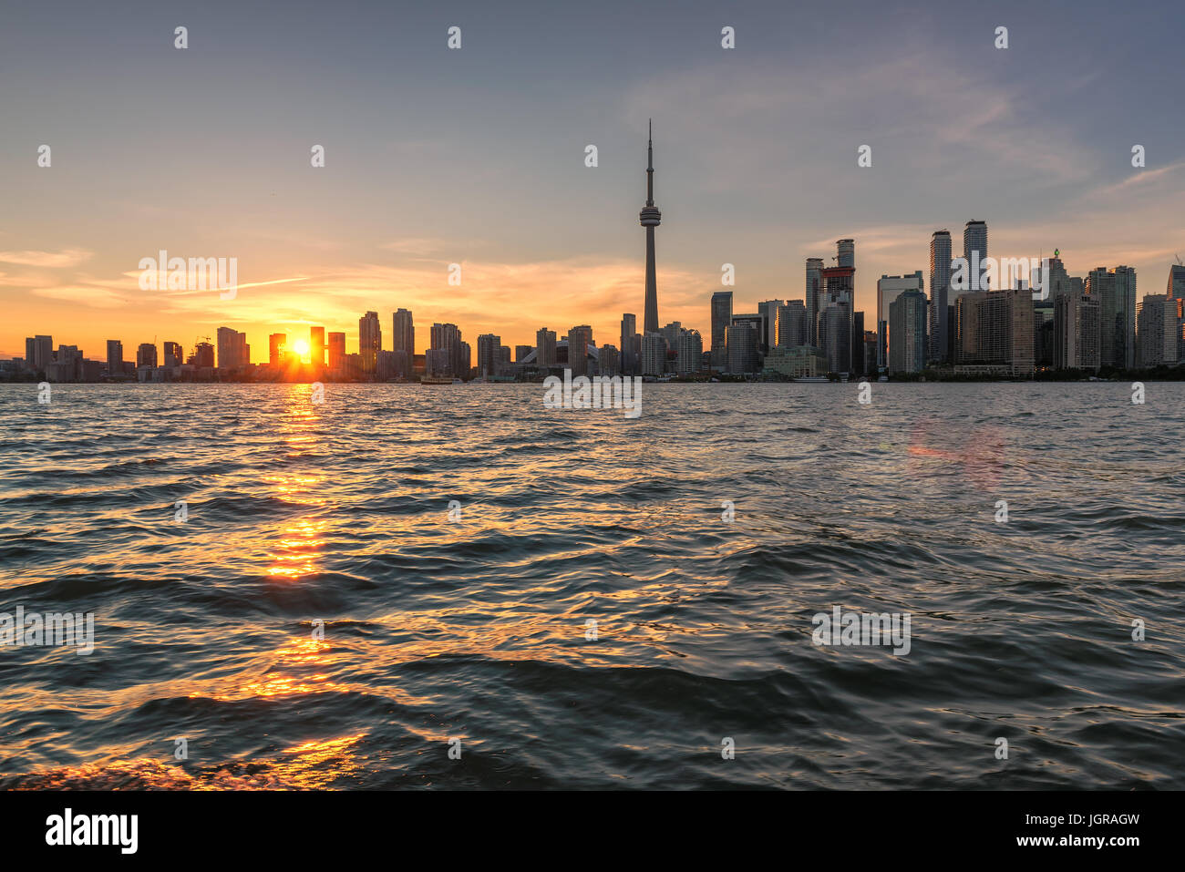 Toronto skyline al tramonto, con CN Tower, Canada Foto Stock