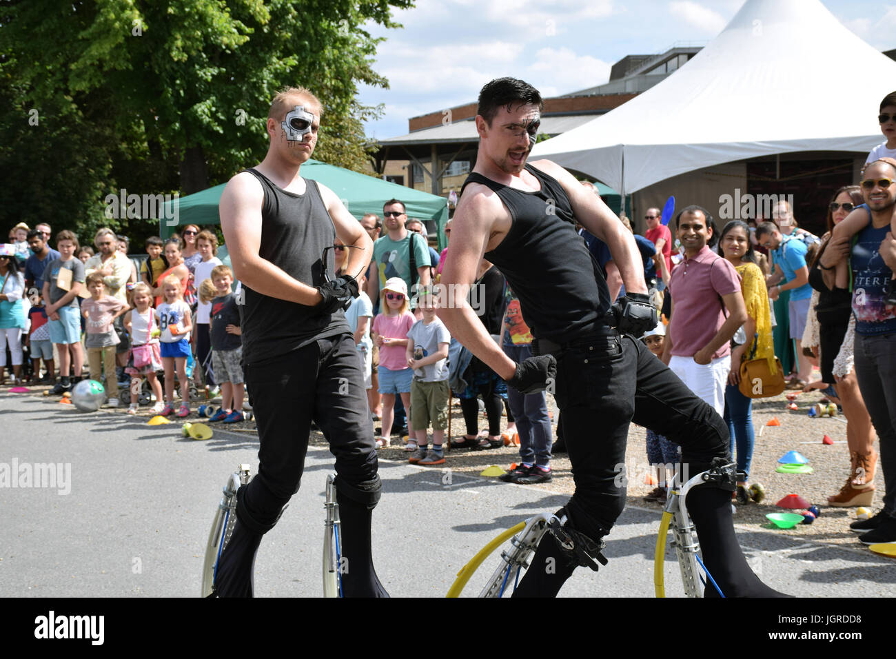 Spettacoli di strada come parte del Sindaco di celebrazione del Festival, Norwich Regno Unito Luglio 2017 Foto Stock