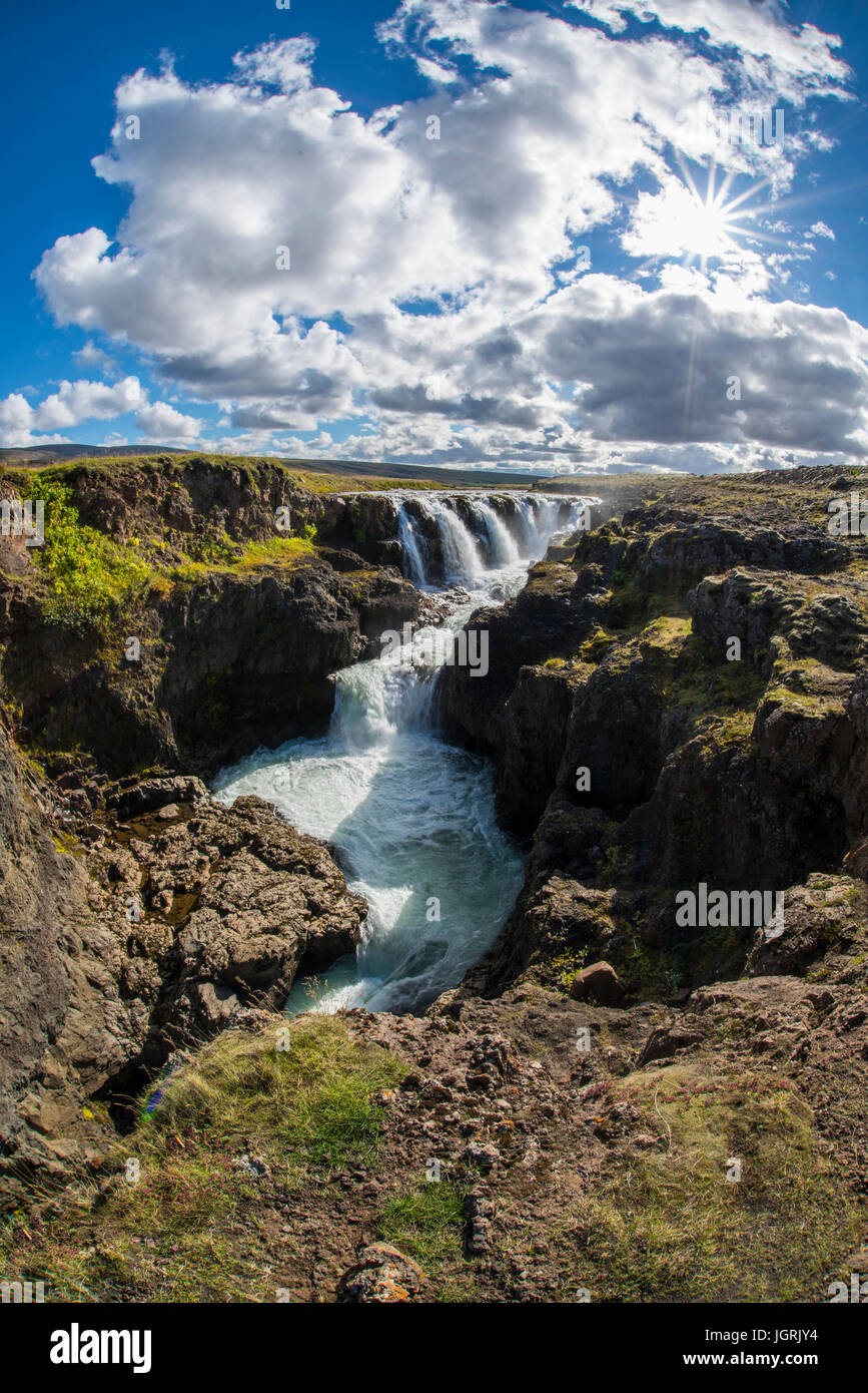 Kolugljufur canyon e cascata a nord dell'Islanda Foto Stock