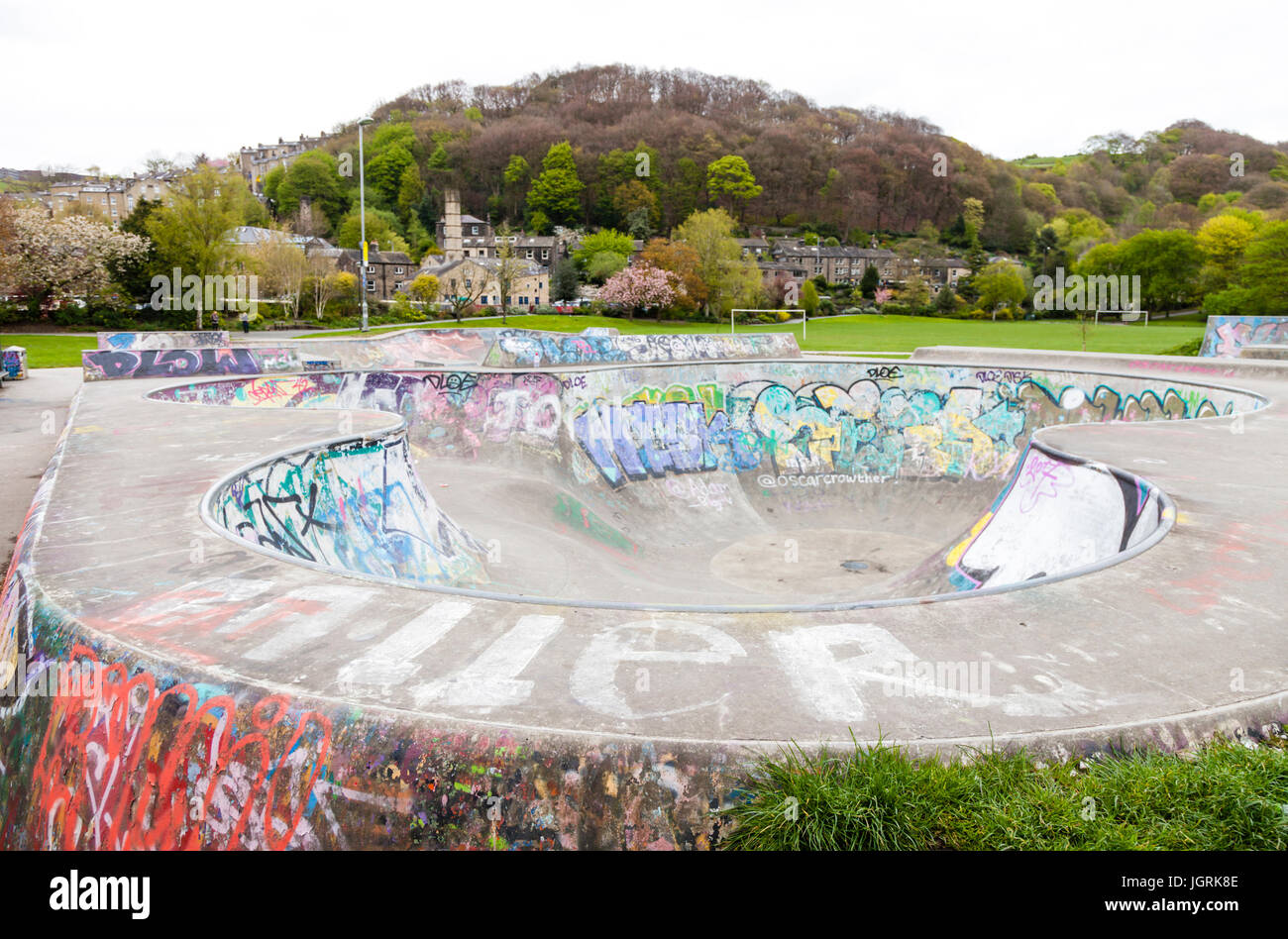 Graffiti copre i skatepark in Calder Holmes Park, Hebden Bridge Foto Stock