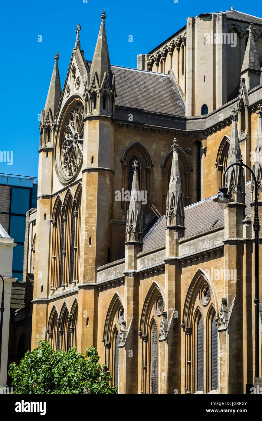 La Chiesa di Cristo Re è una chiesa appartenente alla Chiesa cattolica apostolica, situato in Piazza Gordon, Bloomsbury, London, England, Regno Unito Foto Stock