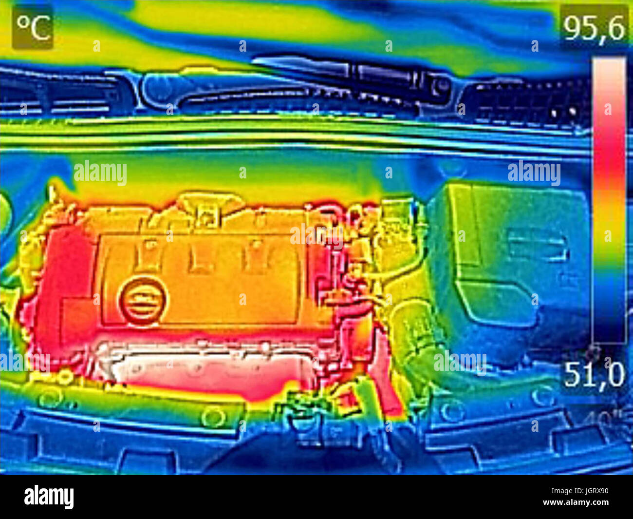 Thermovision a raggi infrarossi dell'immagine che mostra, auto motore dopo un ciclo di marcia Foto Stock