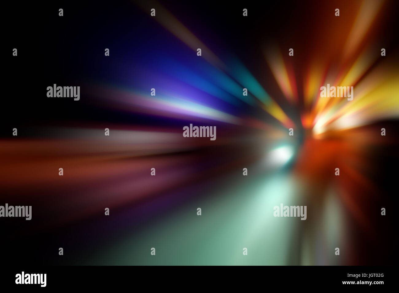 Sfocata Illuminazione e luci notturne, il traffico automobilistico motion blur la velocità e dinamica Foto Stock