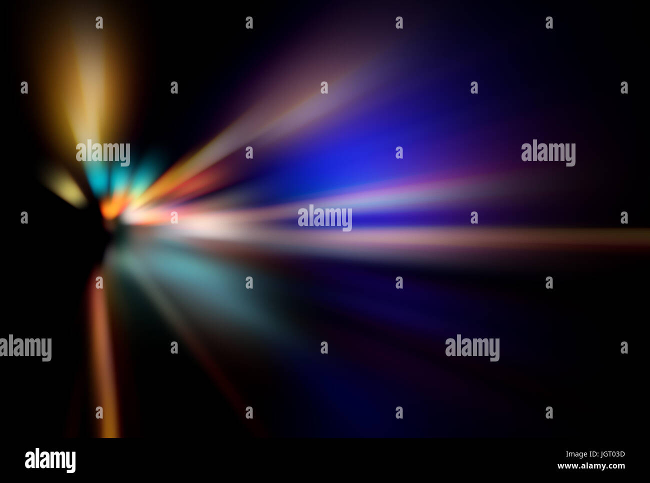 Sfocata Illuminazione e luci notturne, il traffico automobilistico motion blur la velocità e dinamica Foto Stock