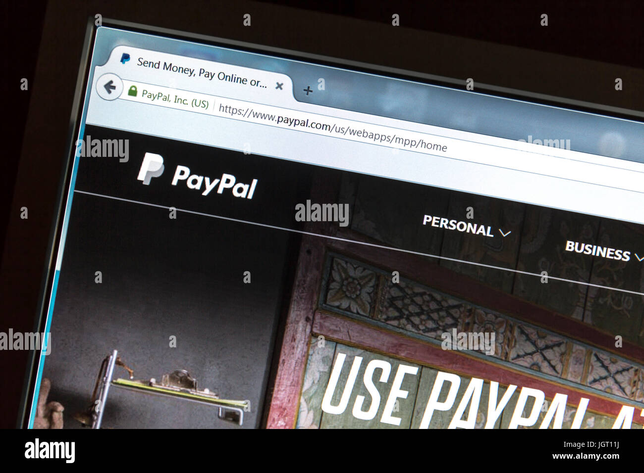 Sito web Paypal sullo schermo di un computer. PayPal è un sistema internazionale di e-commerce business consentendo di pagamenti e di denaro tra Foto Stock