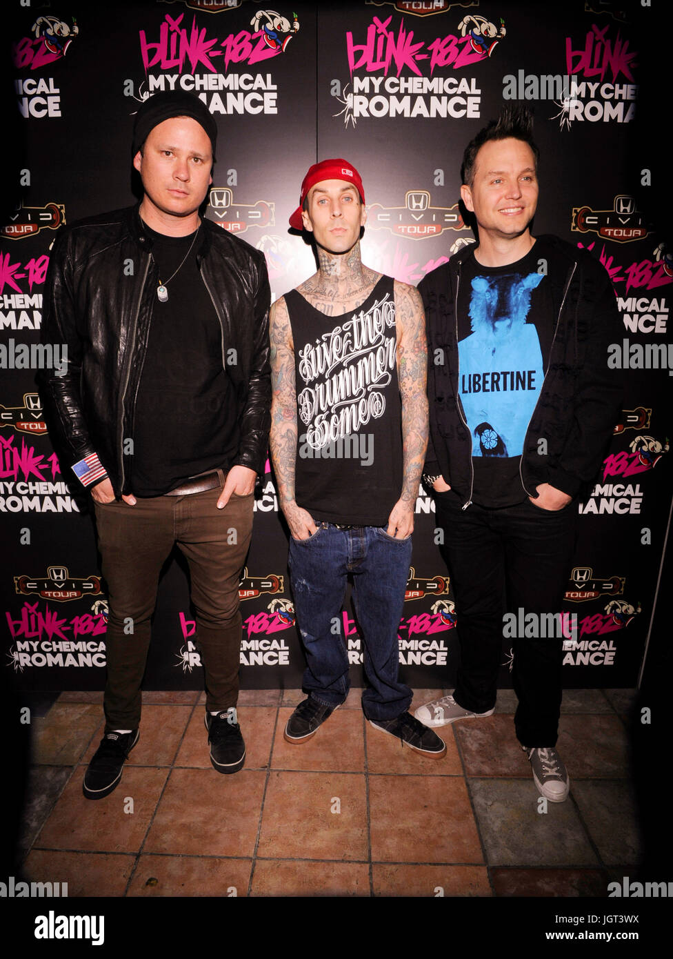 L-r) musicisti tom delonge,Travis Barker,mark hoppus blink-182 frequentare  blink-182 My Chemical Romance 2011 Honda Civic Tour evento di annuncio  rainbow bar & grill maggio 23,2011 Los Angeles, California Foto stock -  Alamy