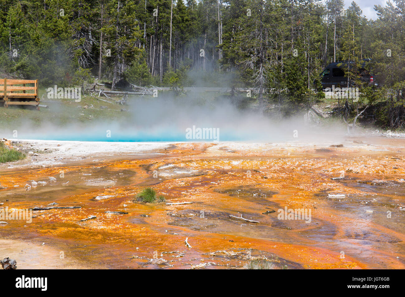 Silex la molla nella parte inferiore Geyser Basin come si vede dalla fontana Paintpot Trail e il Parco Nazionale di Yellowstone Foto Stock