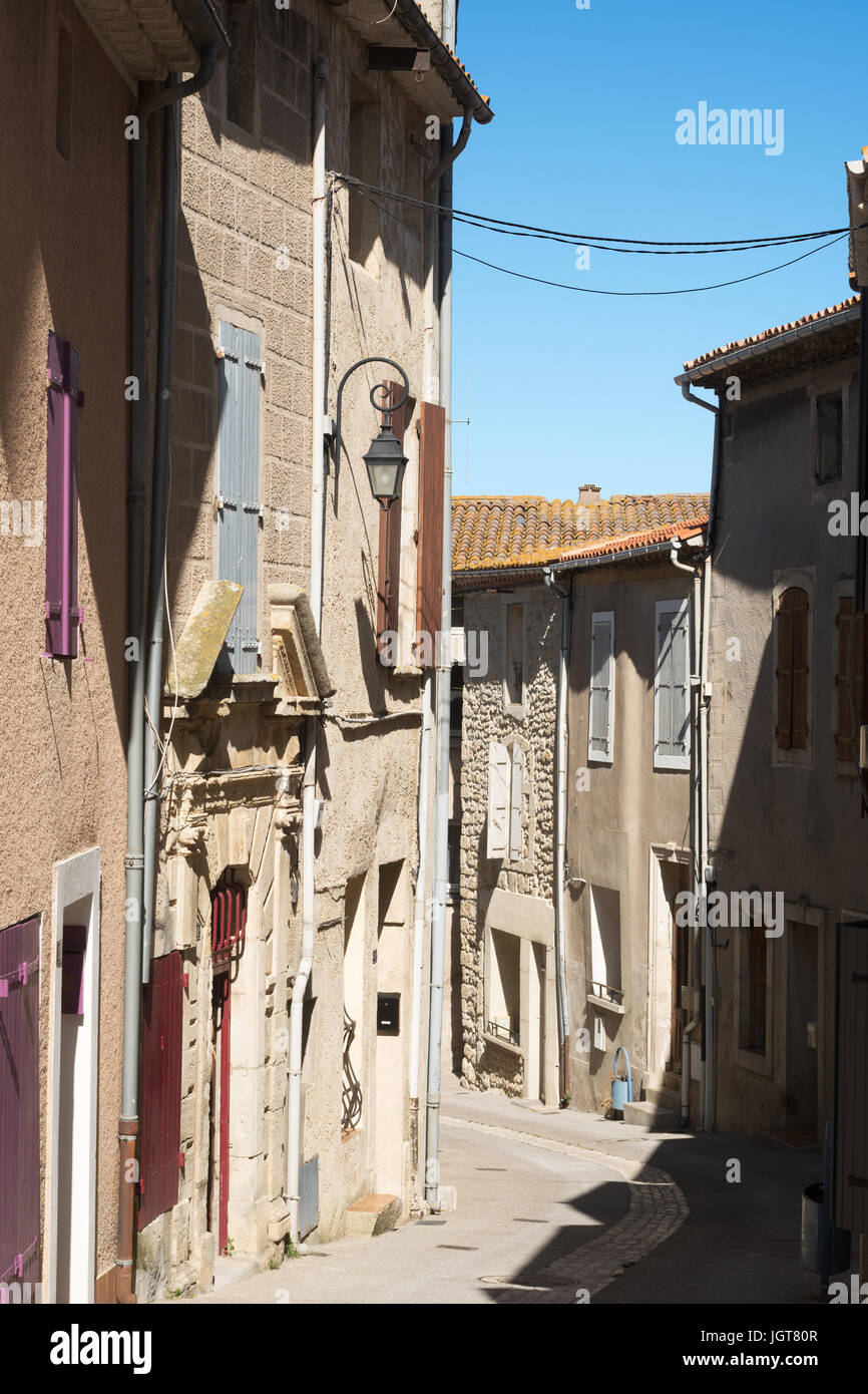 Street nella città vecchia di Vendres, Hérault, Francia Foto Stock