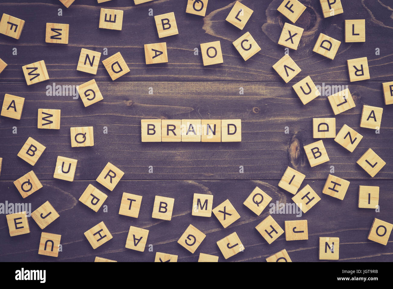 Parola di marca il blocco di legno sul tavolo per la concezione di business. Foto Stock