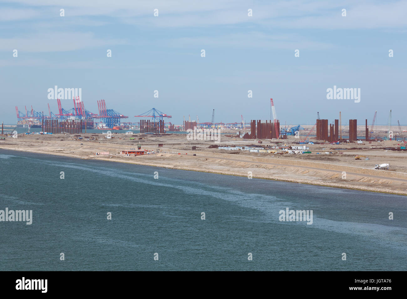 Editoriale: Port Said, Egitto, 27 Aprile 2017 - gli impianti del porto di Port Said sulla sponda est del canale di Suez Foto Stock