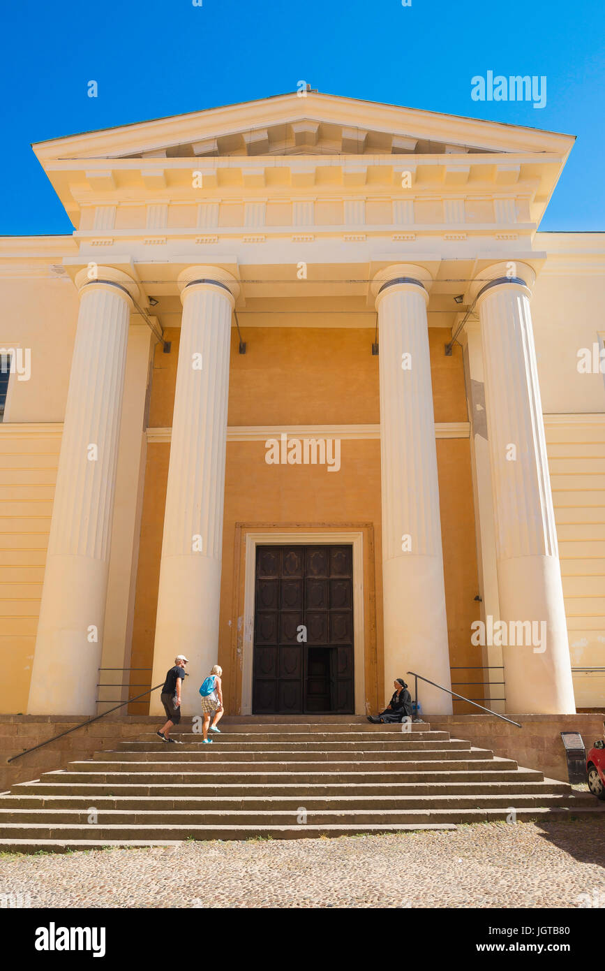 La cattedrale di Alghero, portico e ingresso anteriore del Duomo nel quartiere della città vecchia di Alghero, in Sardegna. Foto Stock