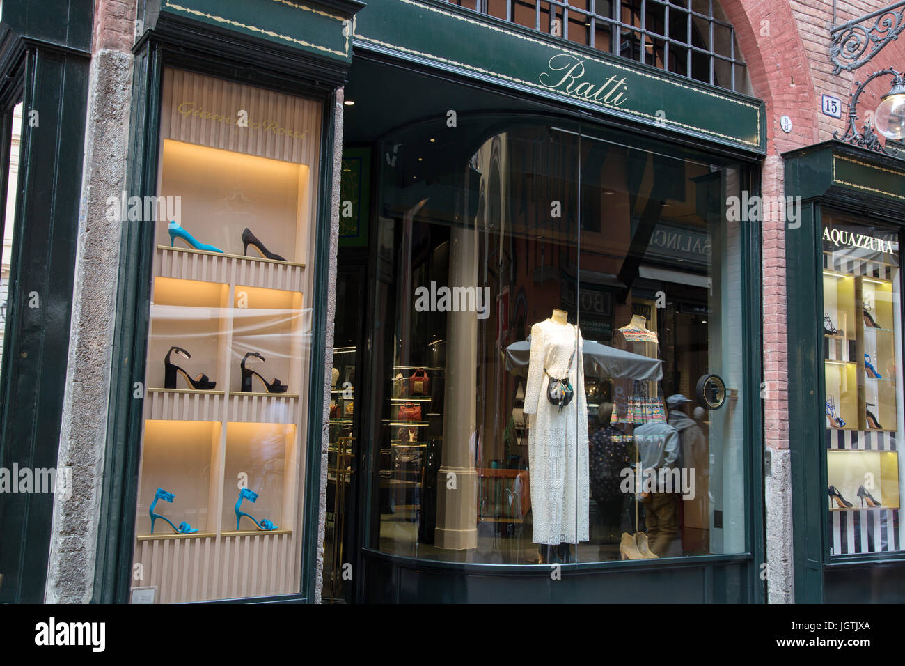 Ratti negozio di abbigliamento, Via Clavature, Bologna, Italia Foto stock -  Alamy