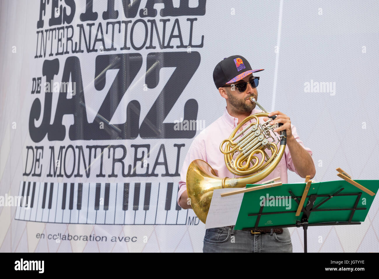 Montreal, 8 Luglio 2017: corno francese player effettuando al Jazz Festival di Montreal Foto Stock