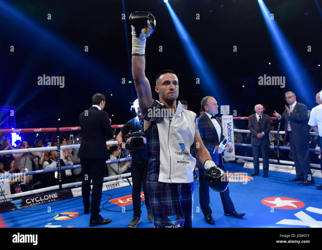 Sabato 8 Luglio 2017: Pugilato, Braehead Arena di Glasgow, Scozia. Prestonpans boxer Josh Taylor sconfigge Hackney's Ohara Davies per aggiungere la WBC cinghia di argento per il suo titolo del Commonwealth. Il 26-anno-vecchio ha guadagnato il suo decimo e più soddisfacente la vittoria della sua breve carriera in un esplosivo la notte a GlasgowÕs Braehead Arena, una vittoria che spinge il Prestonpans perforatore nella top 15 in tutto il mondo super leggero classifiche. Foto Stock