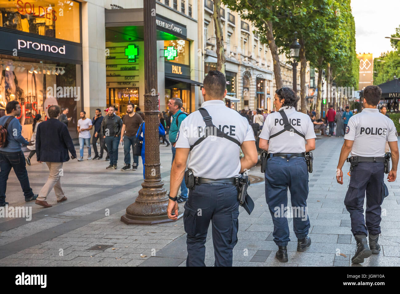 Avenue Champs Elysees security Foto Stock