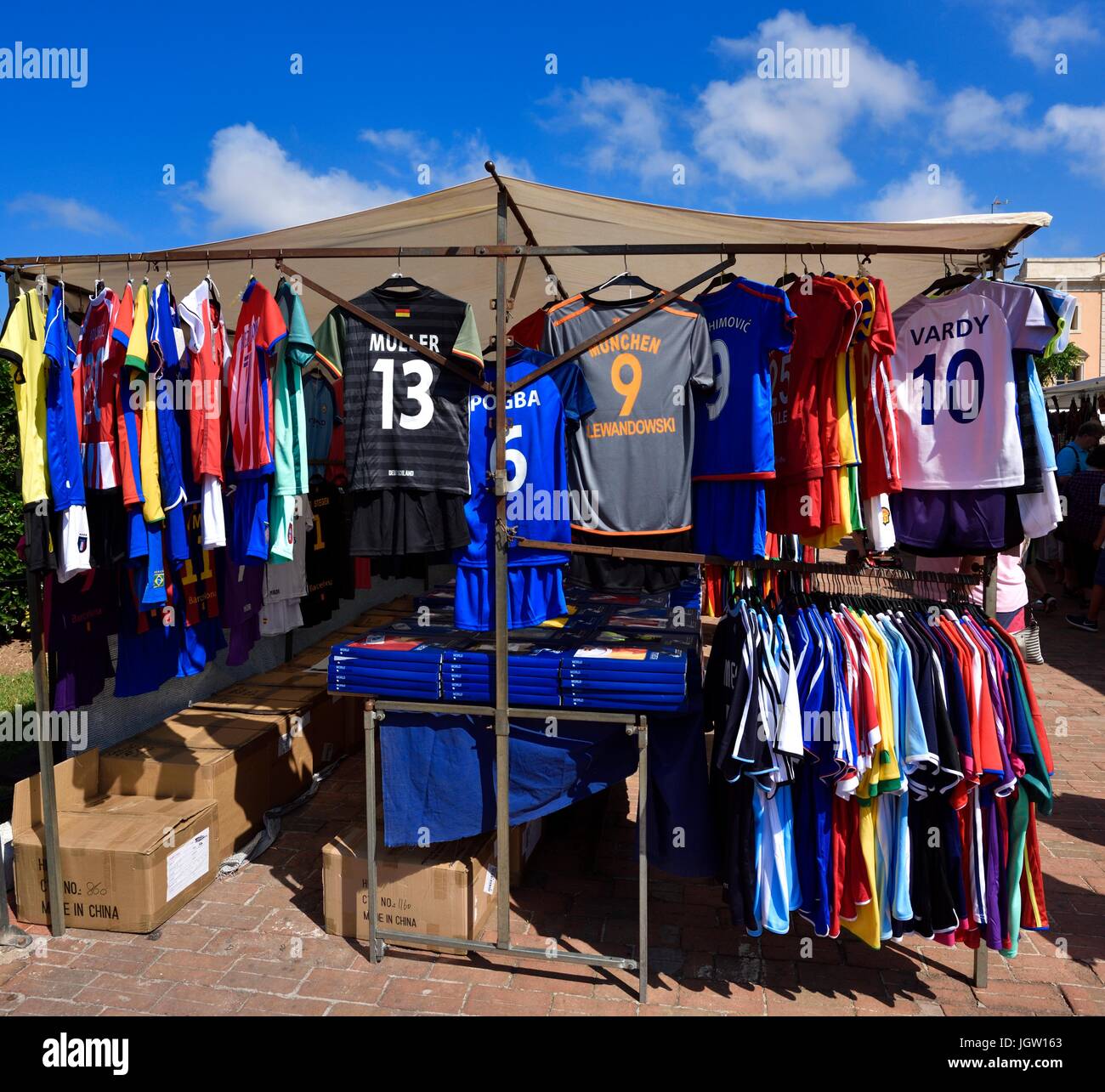 Souvenir magliette da calcio Foto stock - Alamy