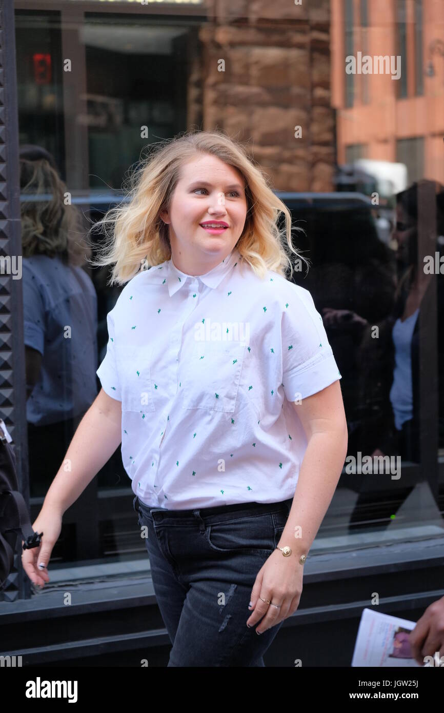 Il cast di notte grezzi a AOL costruire con: Zoe Kravitz, Jillian Campana, Kate McKinnon, Iliana Glazer dove: la città di New York, New York, Stati Uniti quando: 10 giu 2017 Credit: TNYF/WENN.com Foto Stock