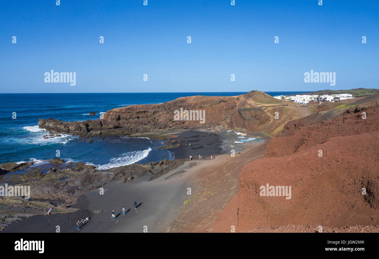 Spiagge di lava presso il villaggio di pescatori di El Golfo, Lanzarote, Isole canarie, Spagna, Europa Foto Stock