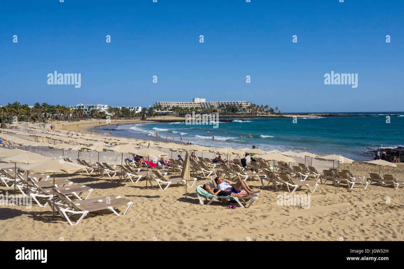 Badestrand playa de Las Cucharas, costa teguise, Lanzarote, kanarische isole, europa | playa de Las Cucharas, spiaggia di Costa Teguise, Lanzarote, cana Foto Stock