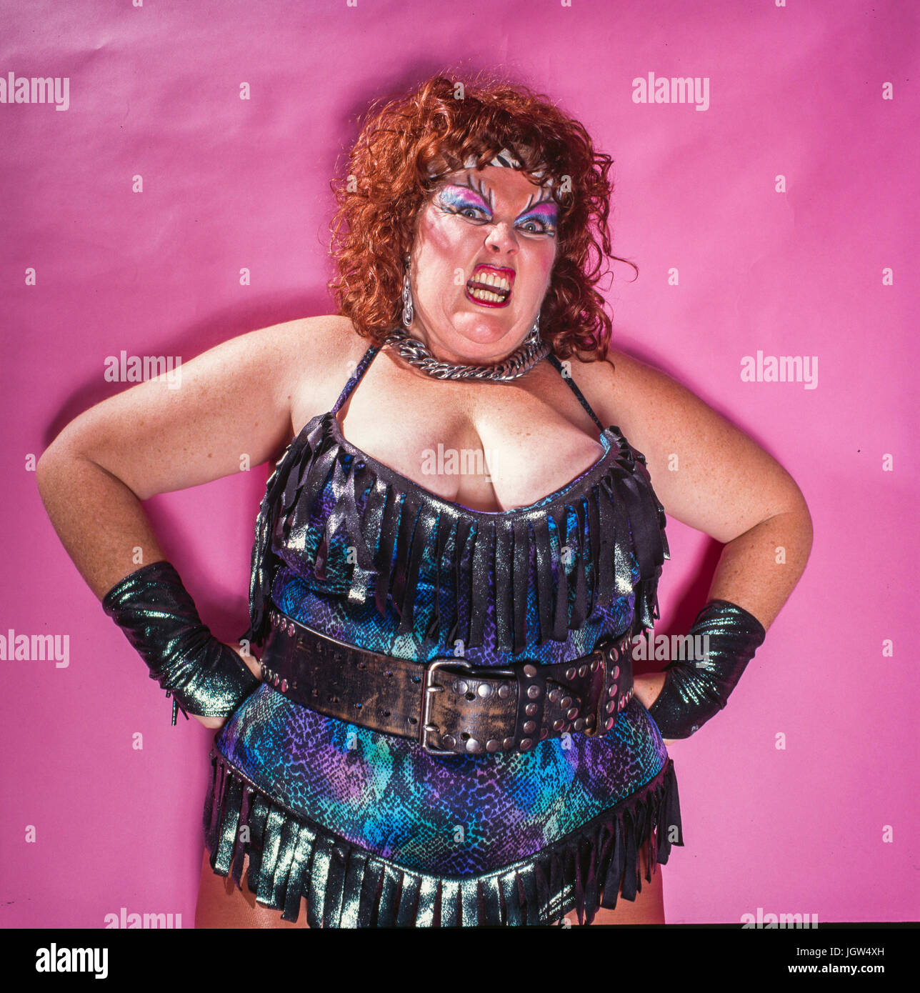 LOS ANGELES, CA - 01 Maggio: Dee Booher , noto anche come Matilde di Hun, Regina Andren e Queen Kong con ottanta TV show Gorgeous Ladies of Wrestling. Foto Stock
