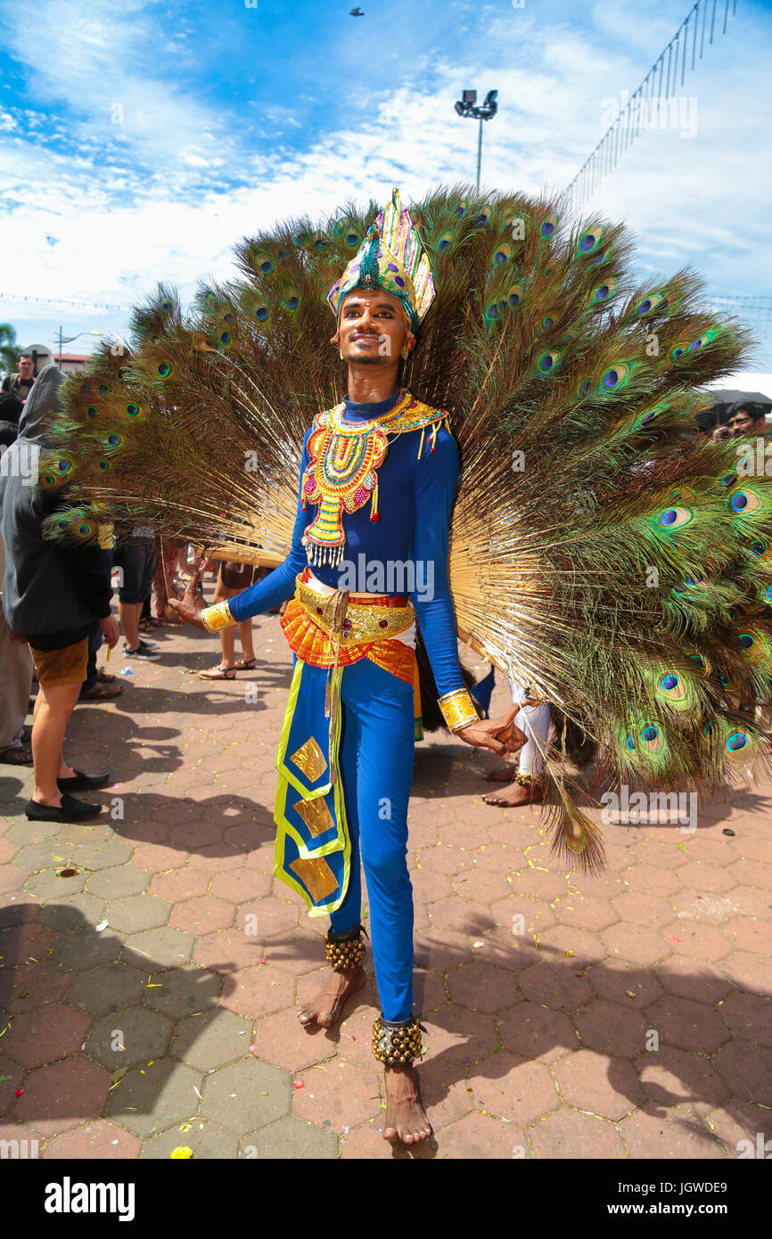 Peacock costume immagini e fotografie stock ad alta risoluzione - Alamy