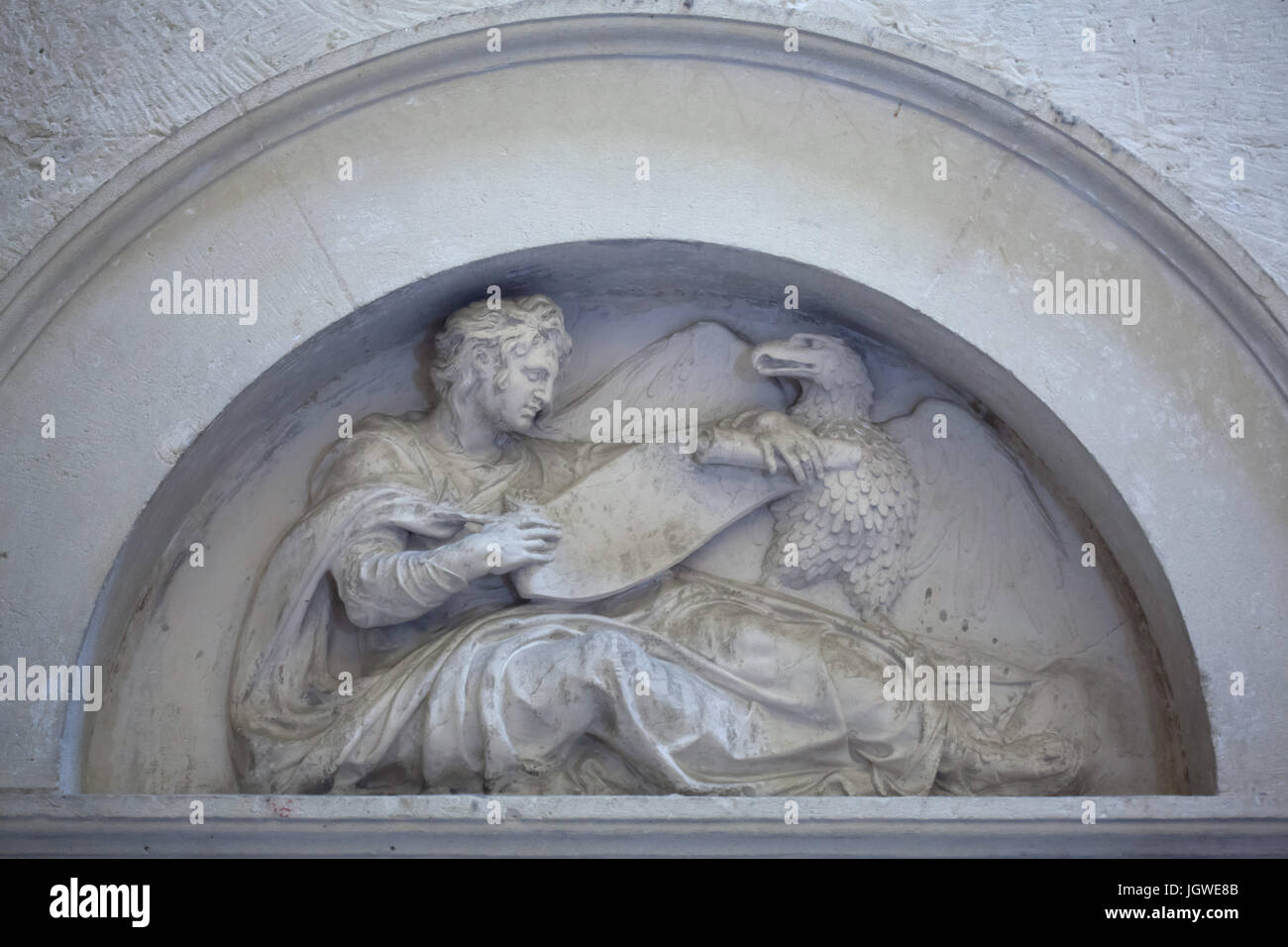 San Giovanni Evangelista raffigurato nell'Antecabildo nella Cattedrale di Siviglia (Catedral de Sevilla) a Siviglia, in Andalusia, Spagna. Foto Stock