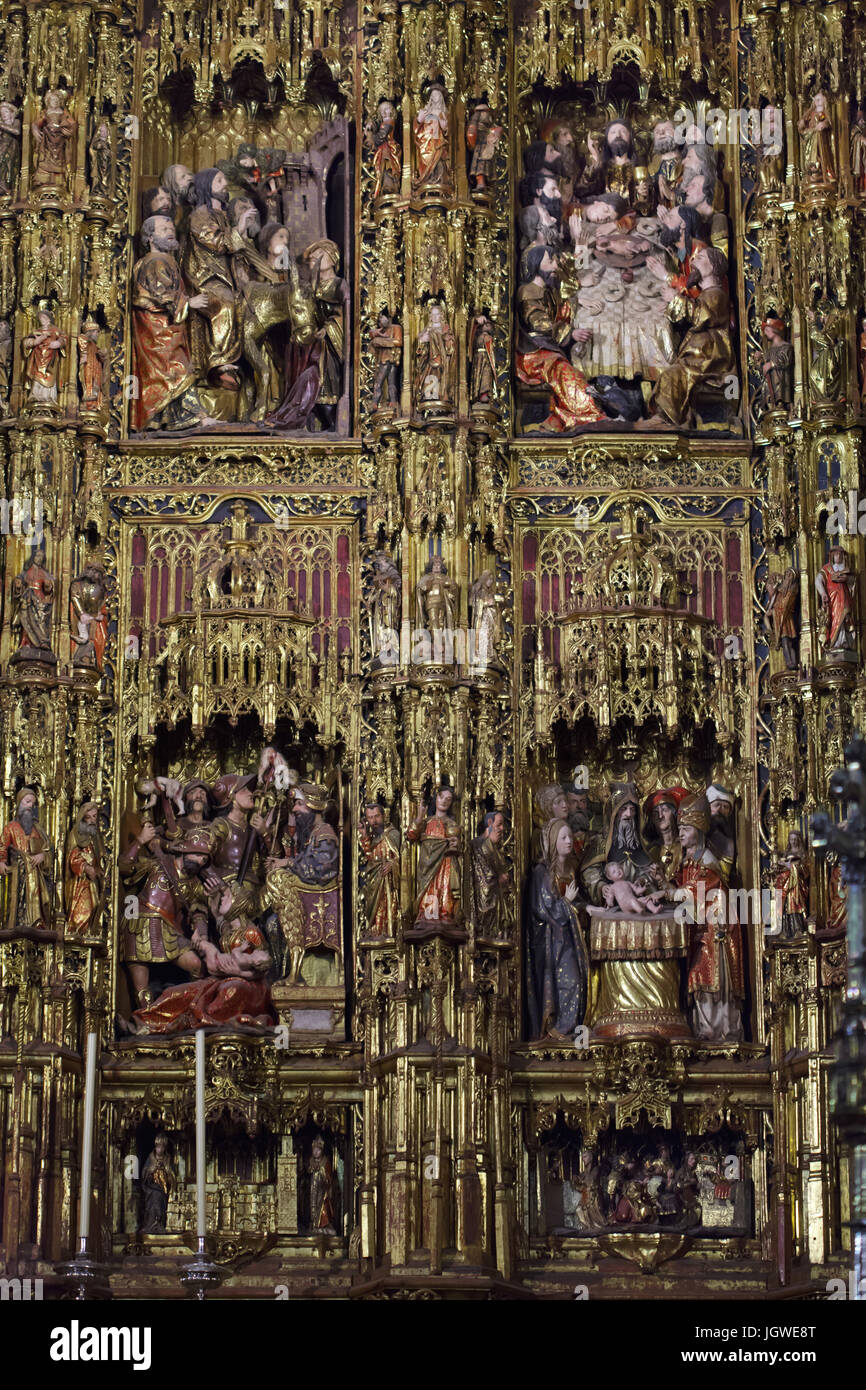 Retablo gotico intagliato da Fleming Pieter Dancart (1482) sull' altare principale (Capilla Mayor) della Cattedrale di Siviglia (Catedral de Sevilla) a Siviglia, in Andalusia, Spagna. Foto Stock