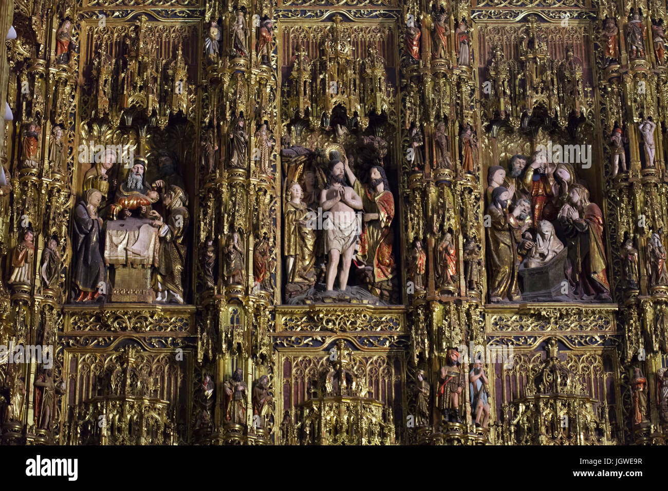 Retablo gotico intagliato da Fleming Pieter Dancart (1482) sull' altare principale (Capilla Mayor) della Cattedrale di Siviglia (Catedral de Sevilla) a Siviglia, in Andalusia, Spagna. Foto Stock