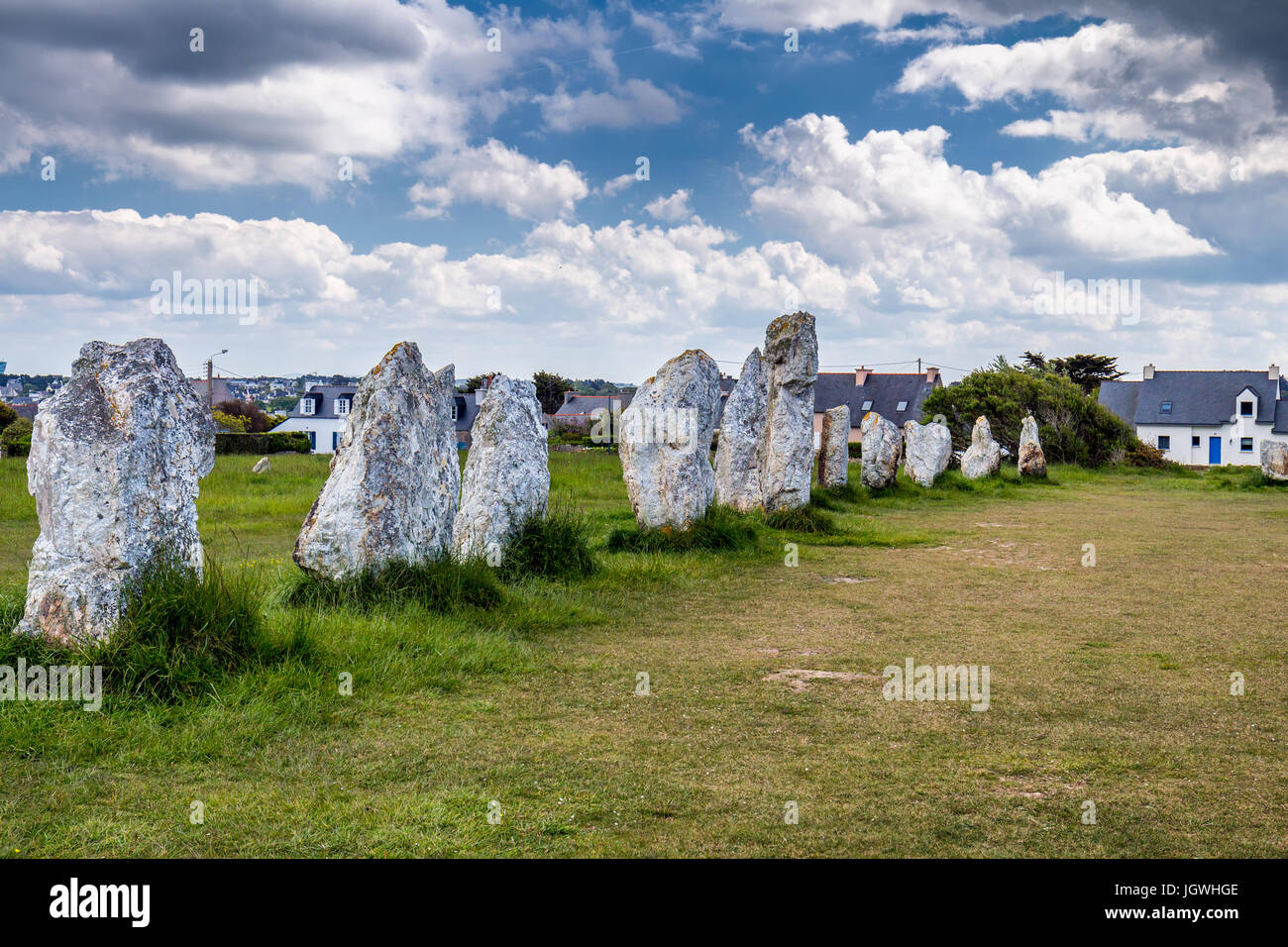 L'allineamento delle pietre permanente noto come allineamento de menhir de Lagatjar nel neighborhoodl di Camaret-sur-Mer è un imperdibile sito preistorico Foto Stock