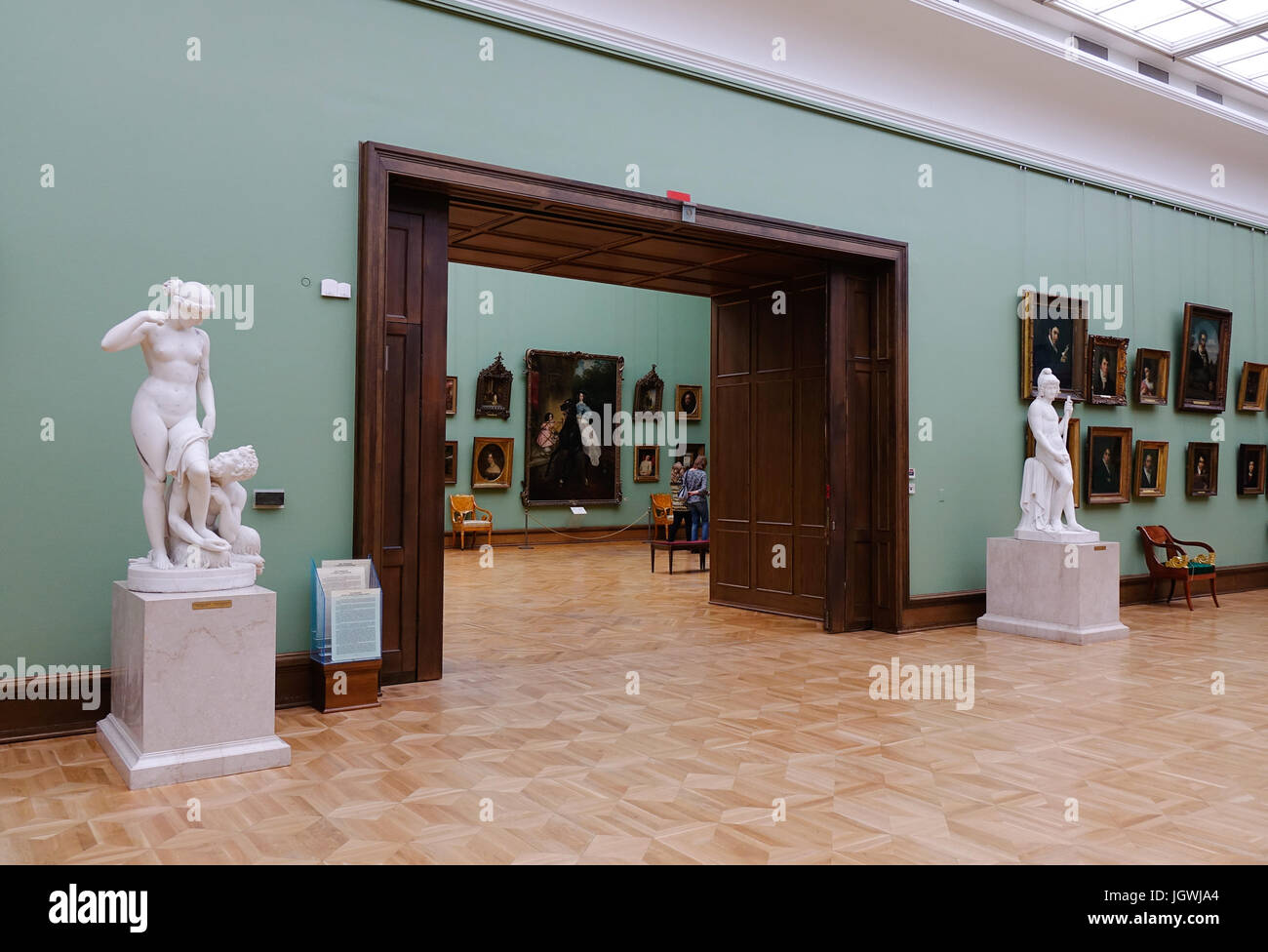 Mosca, Russia - Ott 20, 2016. Preziose sculture nello Stato Galleria Tretyakov di Mosca, Russia. La galleria è il luogo depositario della pinna russo Foto Stock